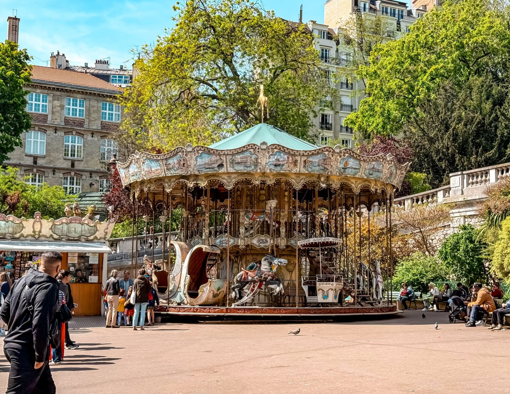 Paris Travel Guide (12).png
